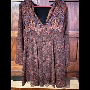 Ecote Long-Sleeved Dress